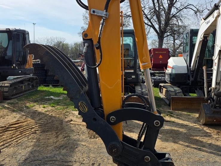 2020-new-holland-e57c-image-46