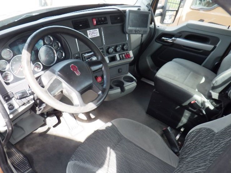 2022-kenworth-t680-image-15