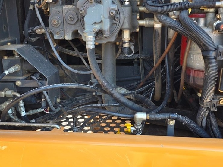 2014-case-cx160c-image-70