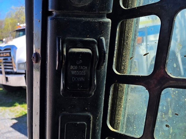 2015-bobcat-t450-image-47