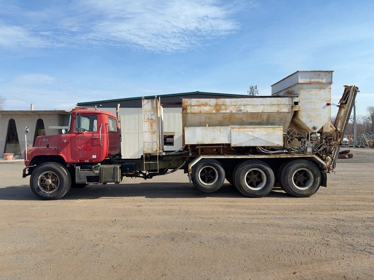 1984-mack-dm686s-image-2