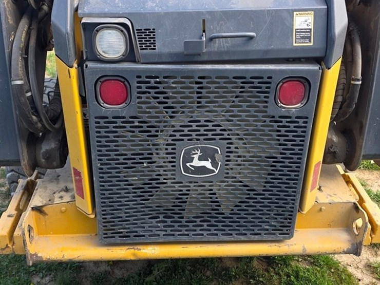 2014-deere-326e-image-19