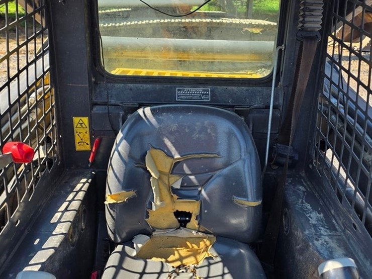 new-holland-l175-image-38