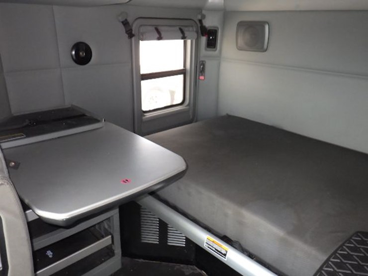 2022-kenworth-t680-image-21