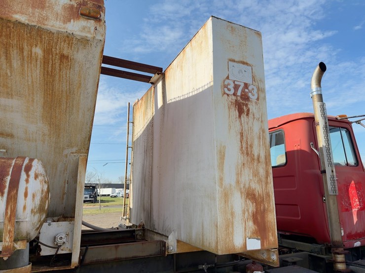 1984-mack-dm686s-image-14