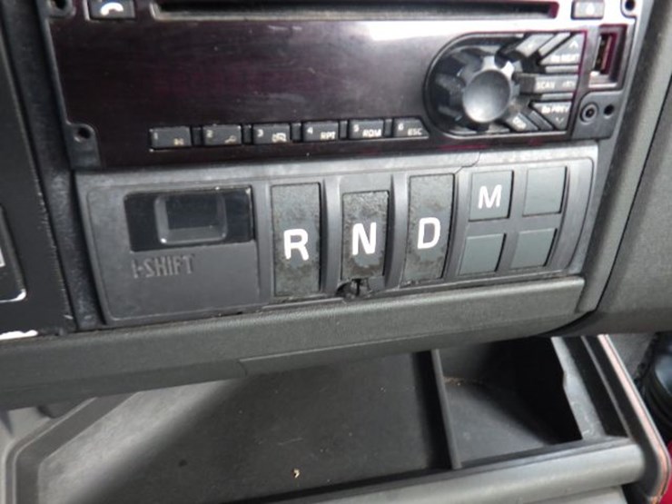 2019-volvo-vnl300-image-17