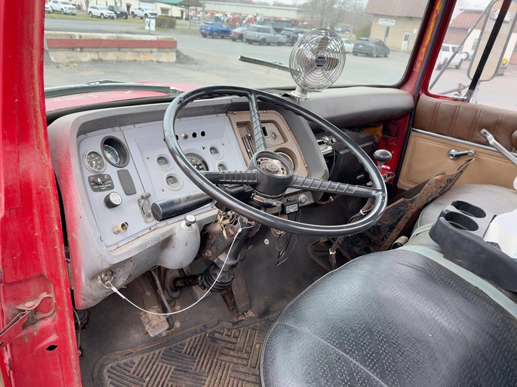 1970-ford-8000-image-20