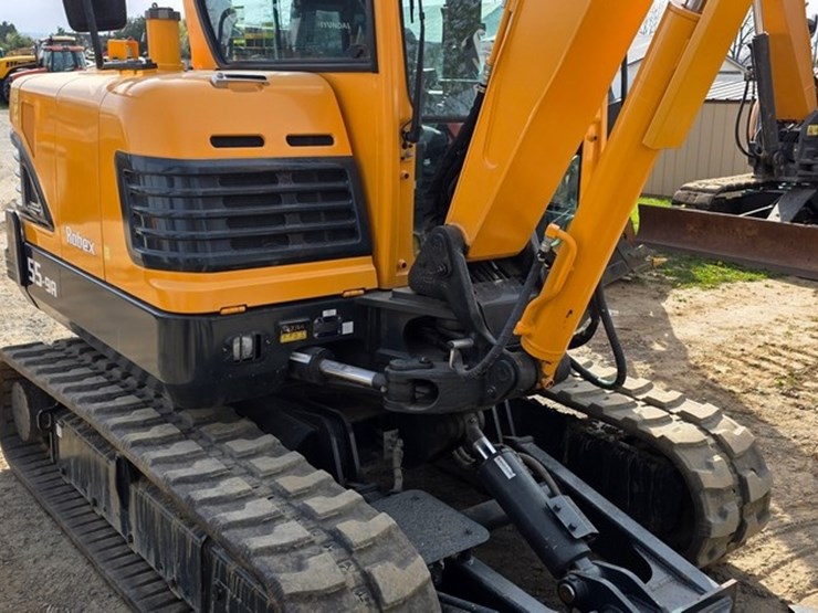 2020-new-holland-e57c-image-37