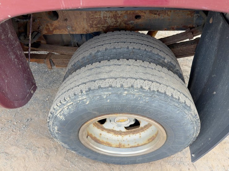 2001-chevrolet-silverado-3500-image-10