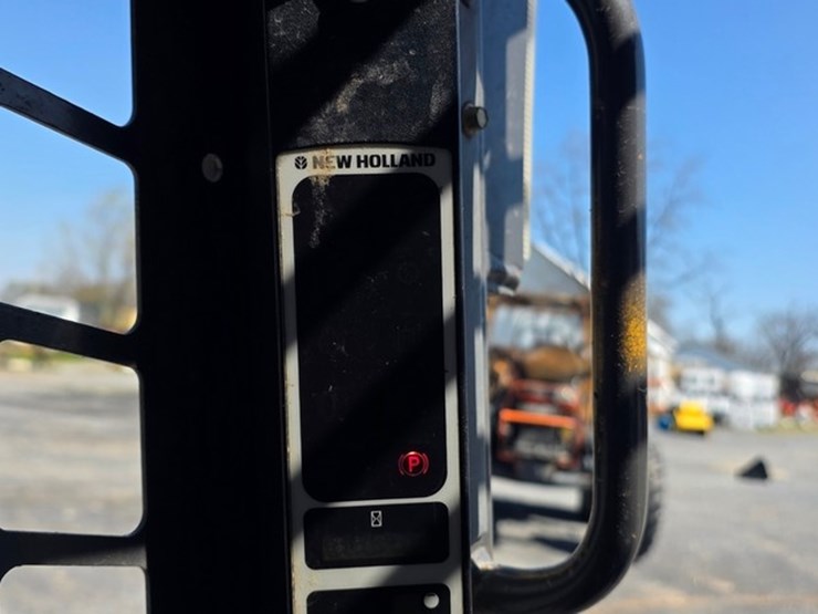 new-holland-l175-image-48