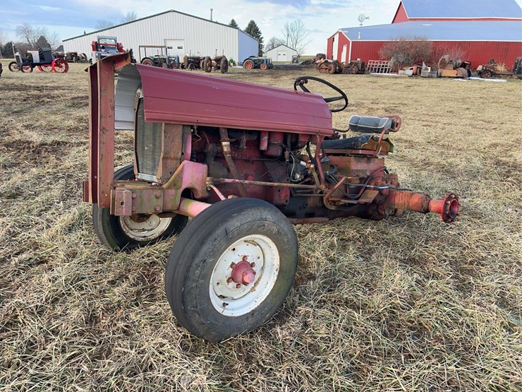 international-parts-tractor-image-1