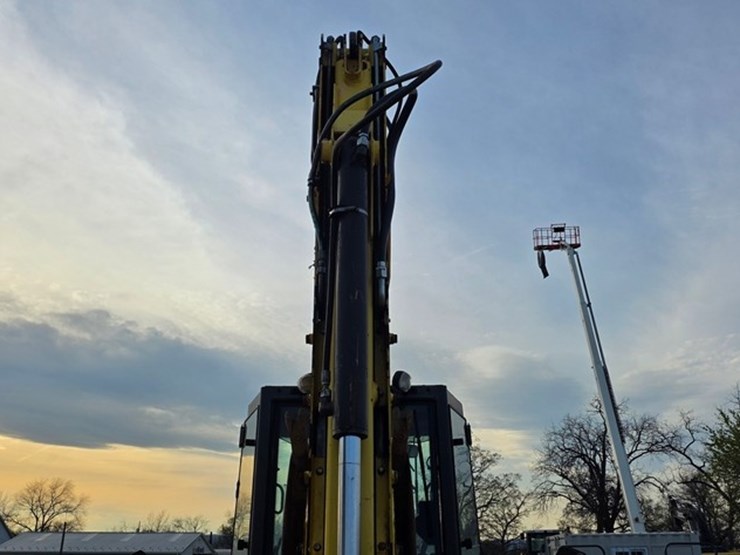 2009-new-holland-b95b-image-25