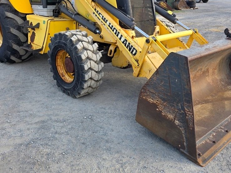 2009-new-holland-b95b-image-6