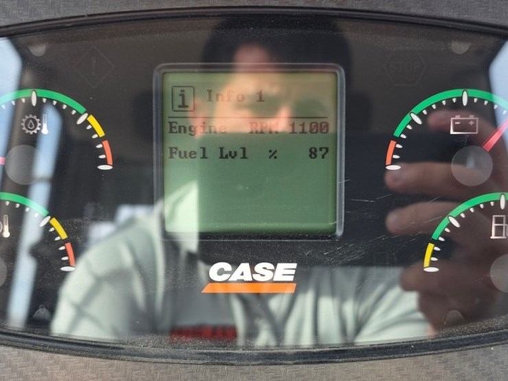 2016-case-750m-lgp-image-77