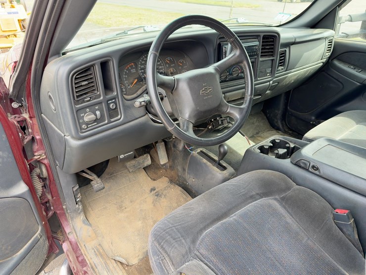 2001-chevrolet-silverado-3500-image-19