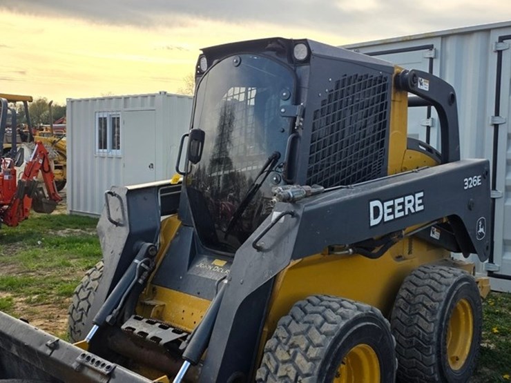 2014-deere-326e-image-33