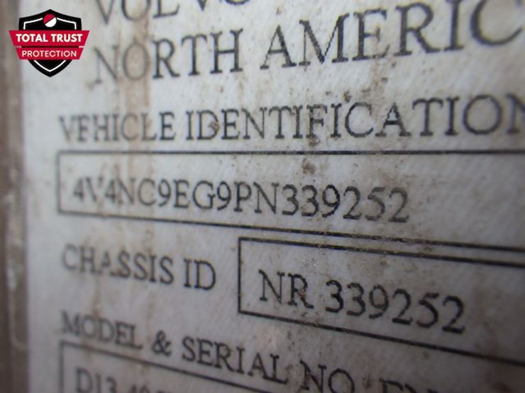 2023-volvo-vnl300-image-15