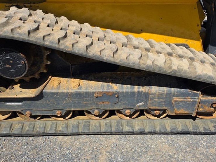 2018-deere-331g-image-11