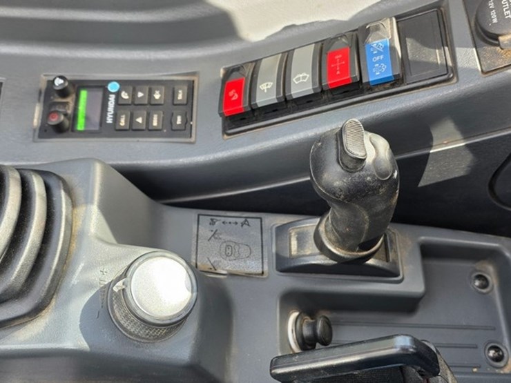 2020-new-holland-e57c-image-73