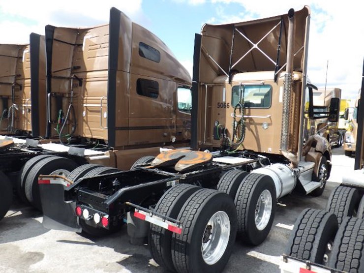 2022-kenworth-t680-image-8