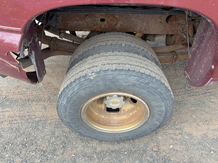 2001-chevrolet-silverado-3500-image-9