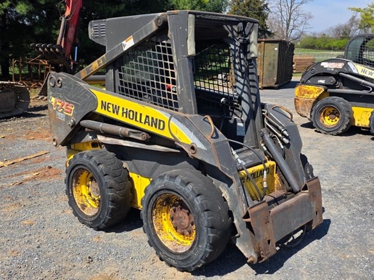 new-holland-l175-image-2