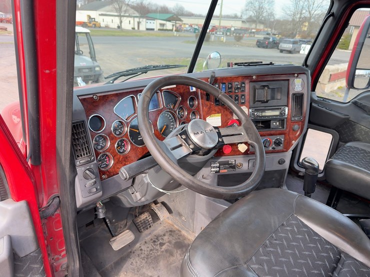 2013-mack-pinnacle-cxu613-image-26