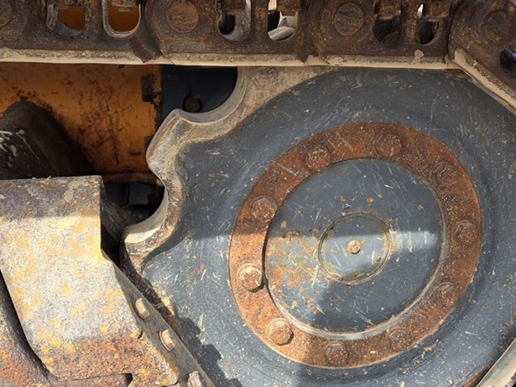 2016-case-750m-lgp-image-20