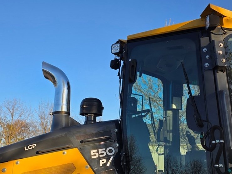 2023-deere-550-lgp-image-18