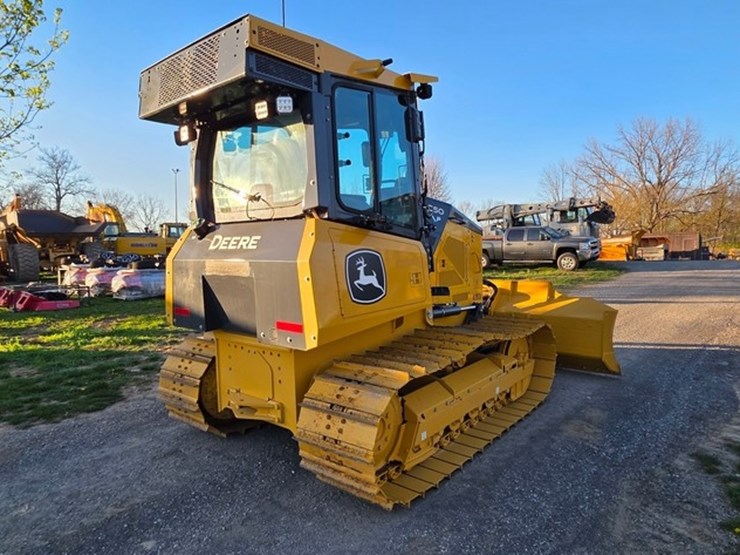 2023-deere-550-lgp-image-3