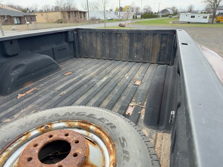 2001-chevrolet-silverado-3500-image-12