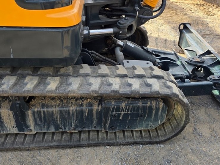 2020-new-holland-e57c-image-31