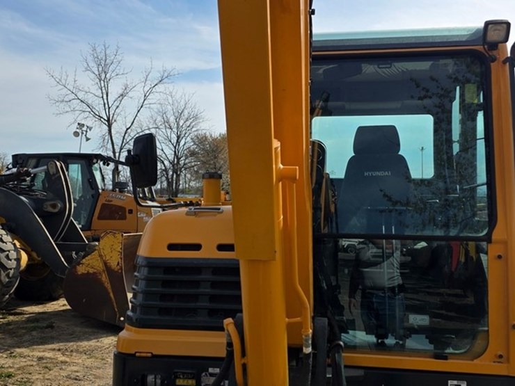 2020-new-holland-e57c-image-41