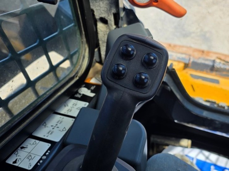 2018-deere-331g-image-54