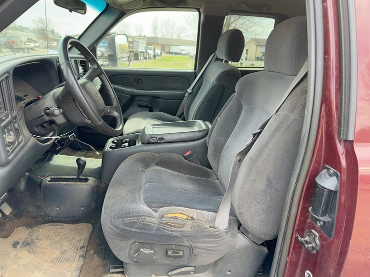 2001-chevrolet-silverado-3500-image-18