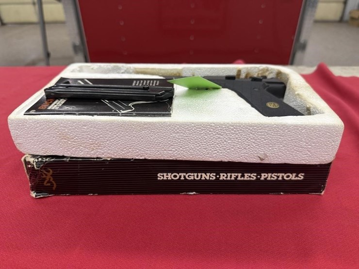 browning-buckmark-.22-lr-pistol-image-2