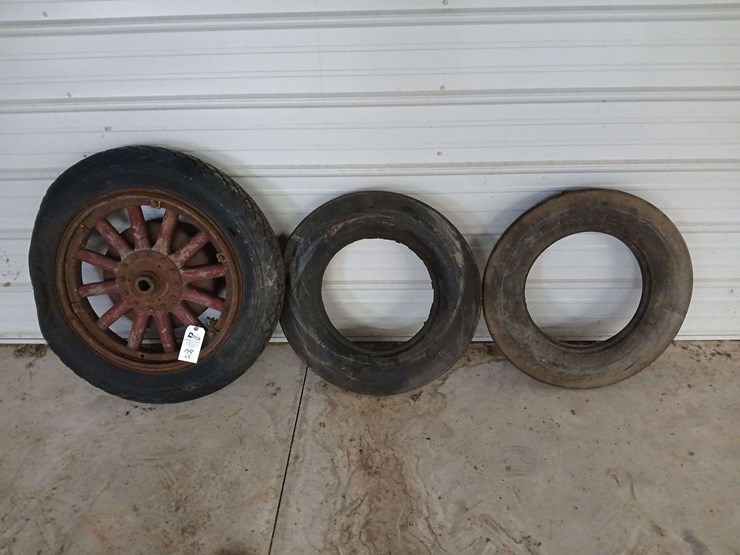 (2)-5.50-16.-(1)-33x5-tires-image-1