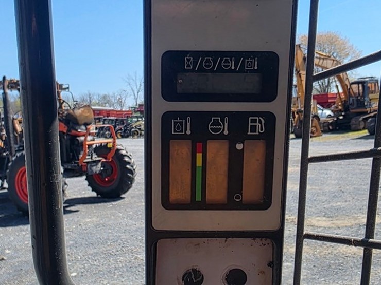 2013-new-holland-l220-image-43