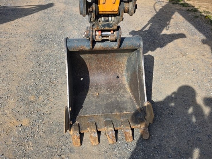 2020-new-holland-e57c-image-42