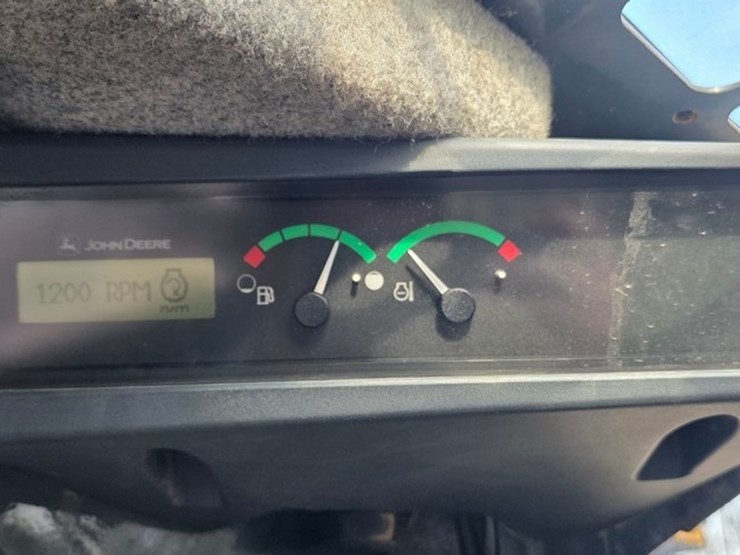 2014-deere-326e-image-59