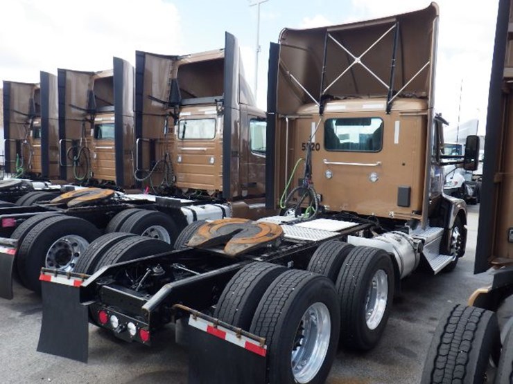 2023-kenworth-t680-image-8