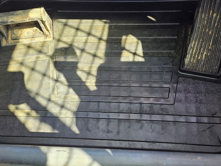 2018-deere-331g-image-52