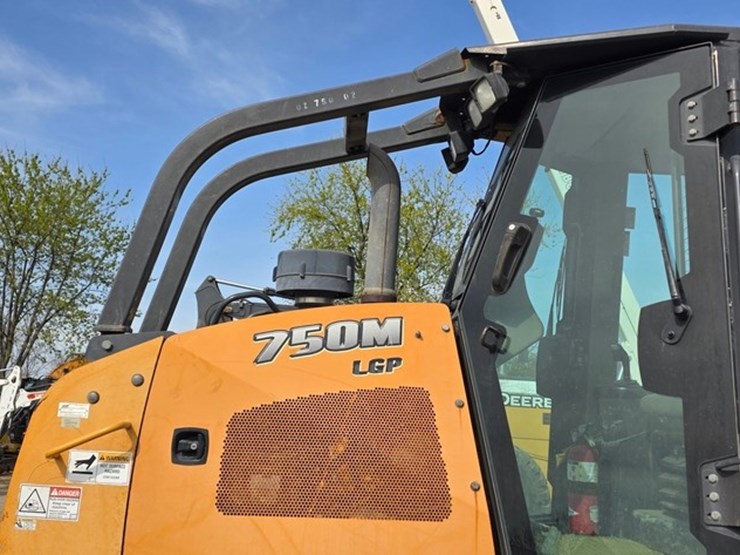 2016-case-750m-lgp-image-16