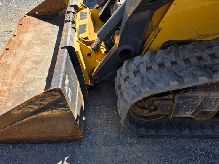 2018-deere-331g-image-31