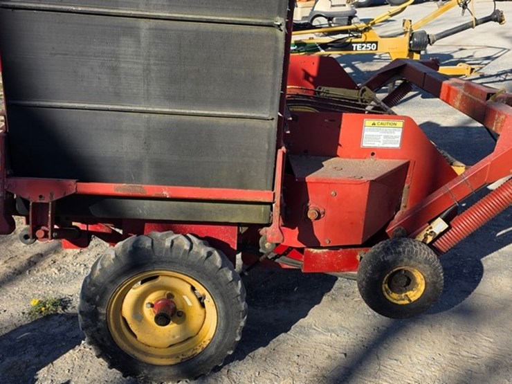 new-holland-166-image-11