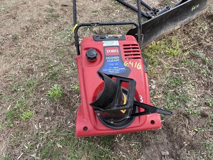 toro-snow-blower-image-2