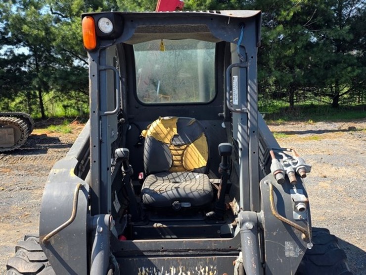 2013-new-holland-l220-image-29