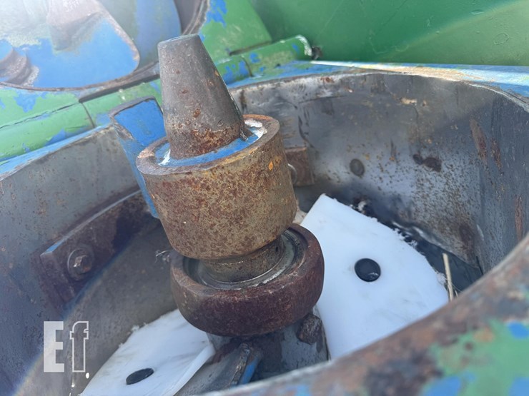 1991-kinze-840-image-11