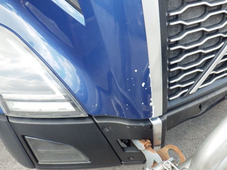 2019-volvo-vnl300-image-5