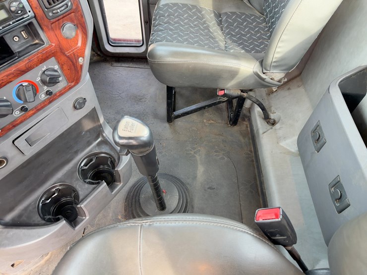 2013-mack-pinnacle-cxu613-image-25